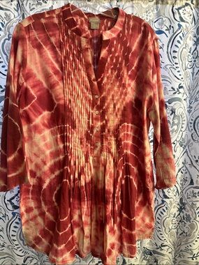 Chico's Red and Cream Pintuck Tie-Dye Tunic